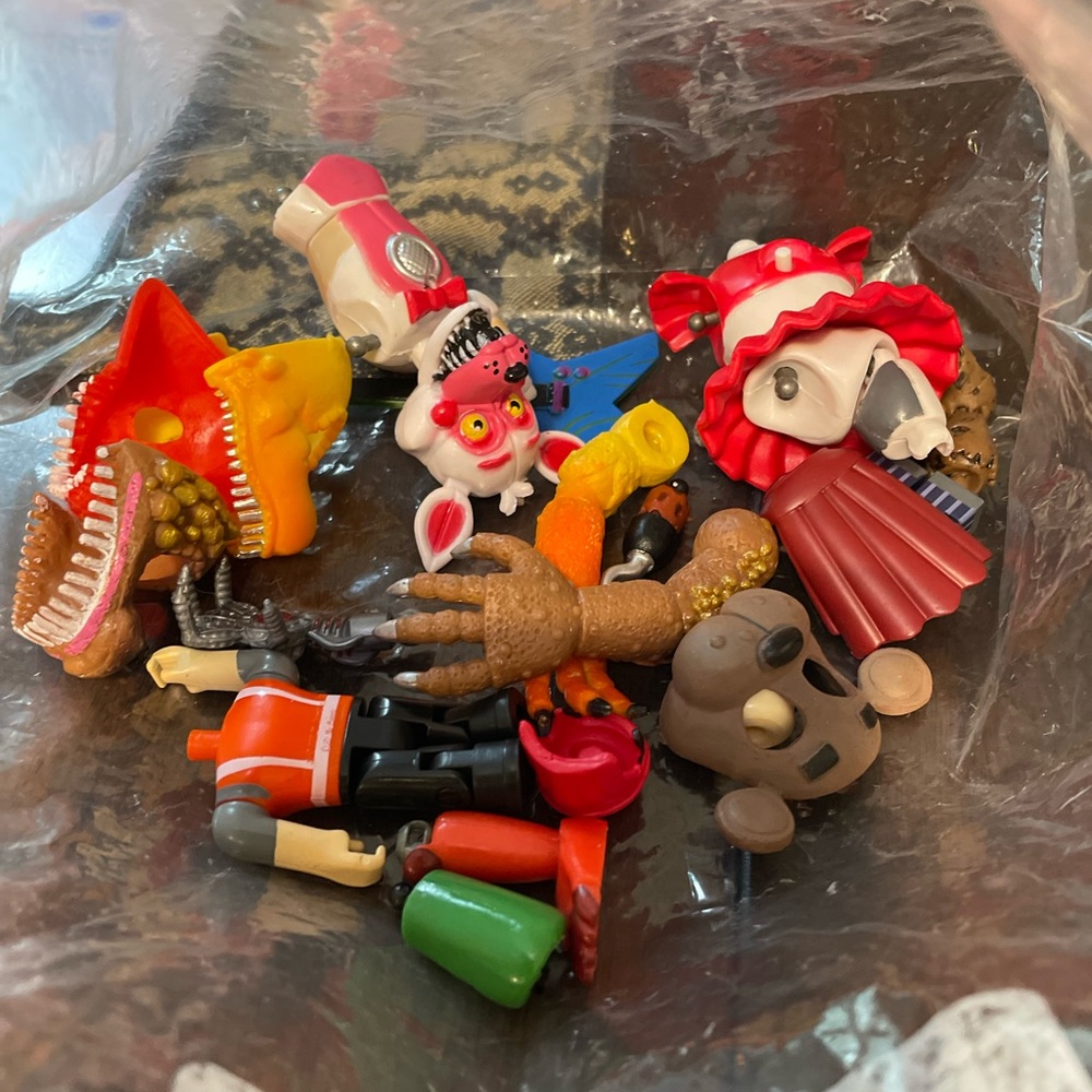 Five Knights of Freddy figures/parts